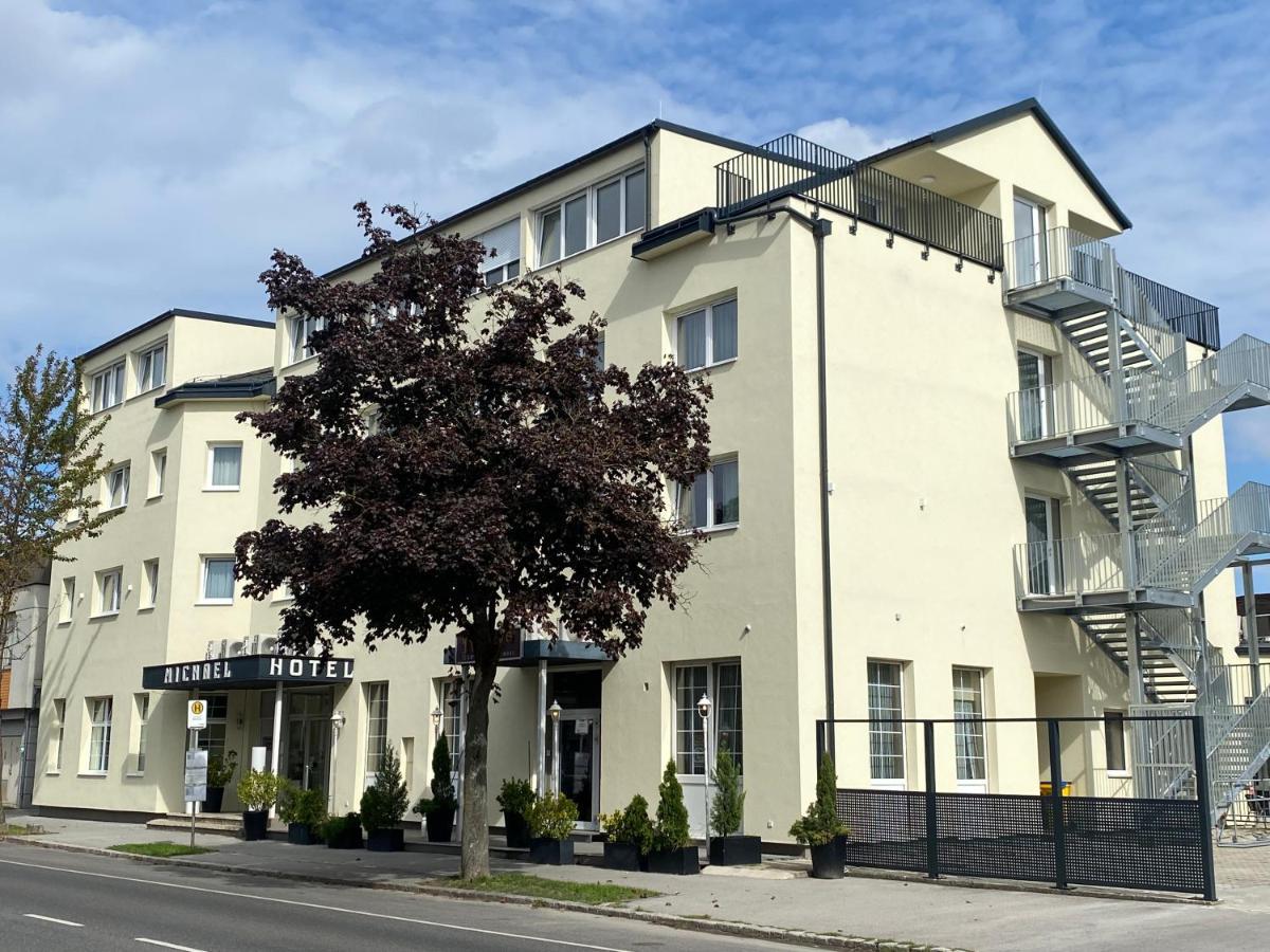 Hotel Michael Gerasdorf bei Wien Exterior foto